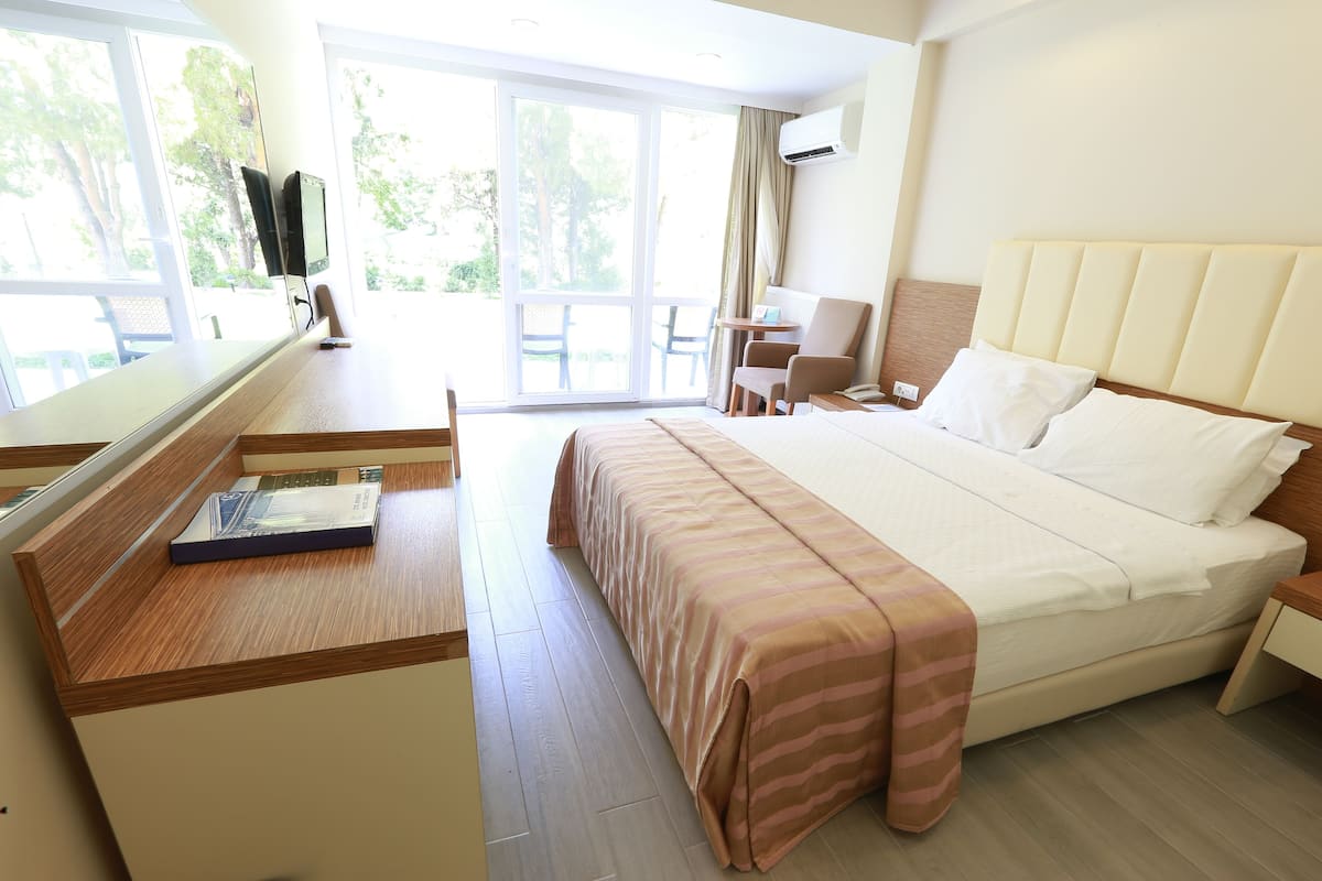 Minibar, in-room safe, desk, blackout curtains