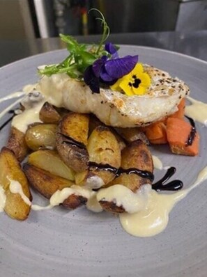 Spécialités cuisine britannique, vue sur la plage 