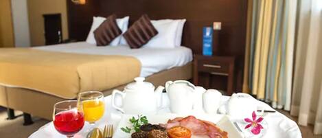 Daily full breakfast (EUR 13.50 per person)