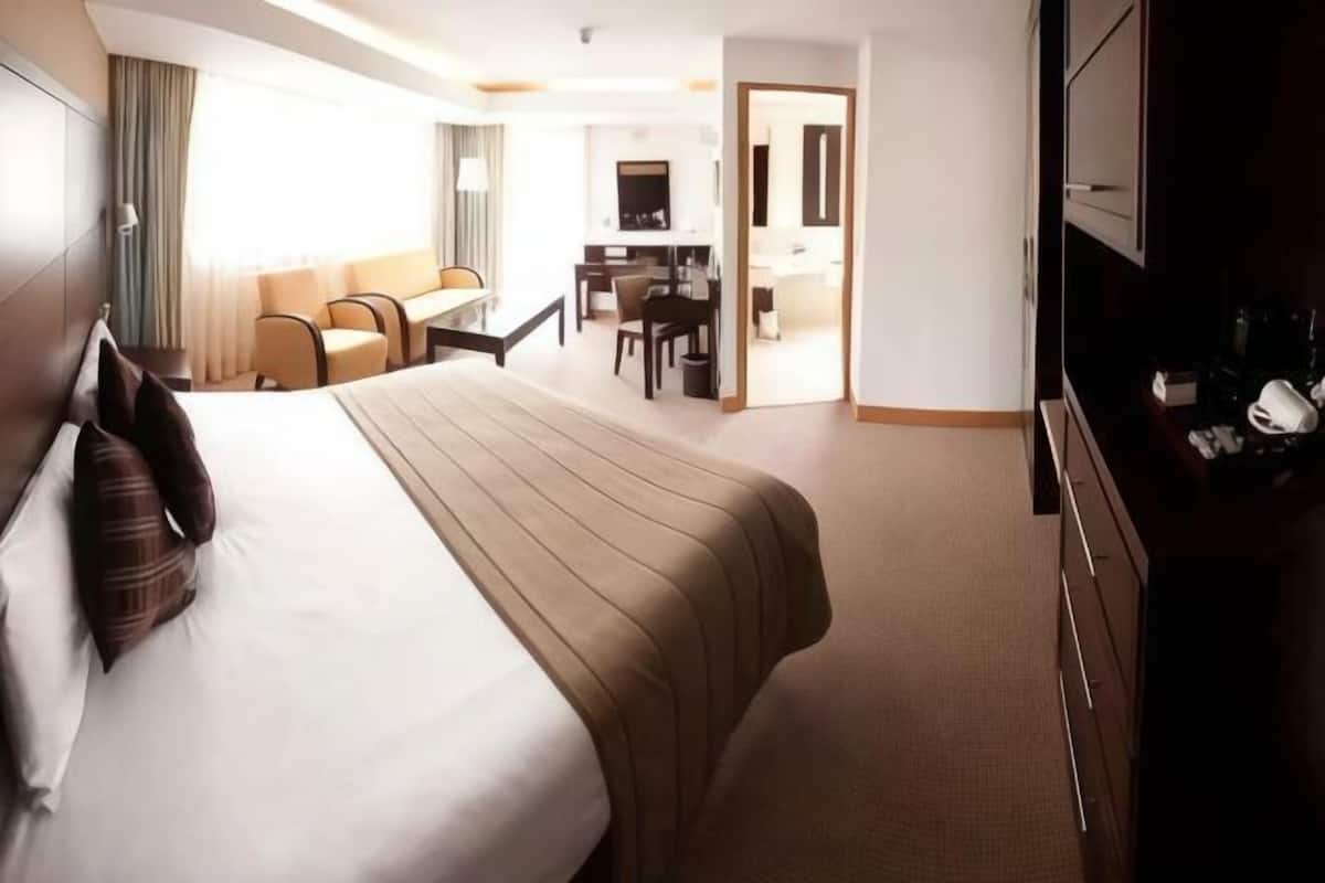 In-room safe, desk, laptop workspace, iron/ironing board