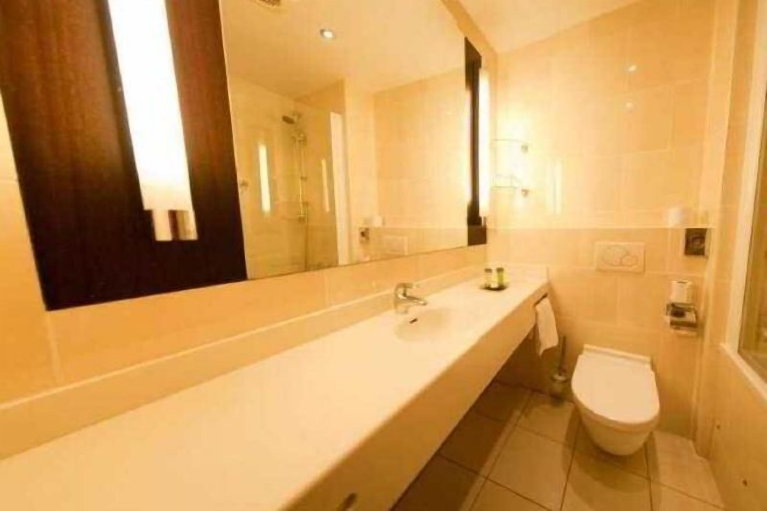 浴室 | 淋浴/浴缸二合一、免費盥洗用品、 吹風機、毛巾