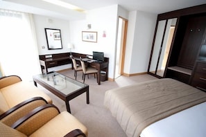 Double Room | In-room safe, desk, laptop workspace, iron/ironing board - White Sands Hotel (Portmarnock)