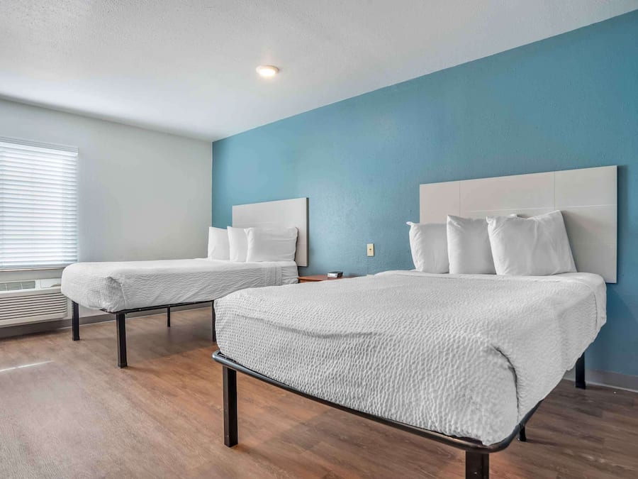 Desk, laptop workspace, iron/ironing board, free WiFi