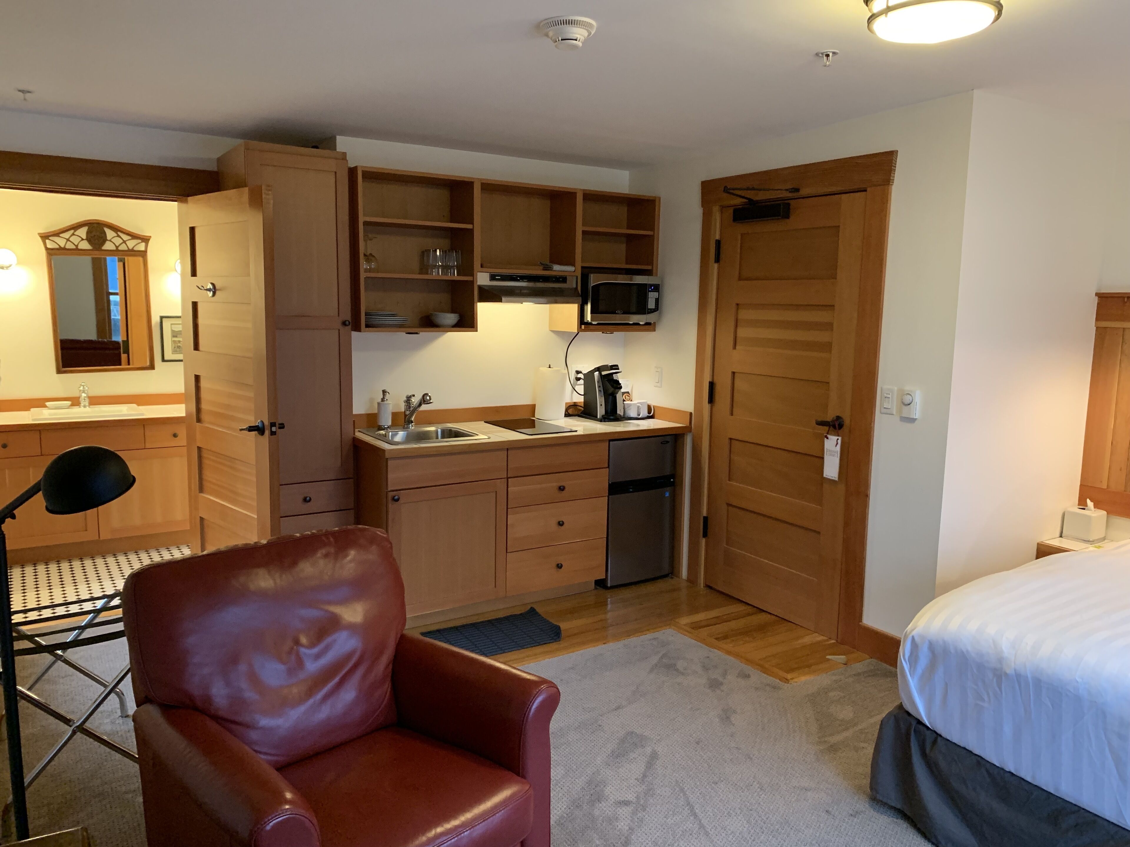 signature room | 1 bedroom, premium bedding, free wifi, bed sheets