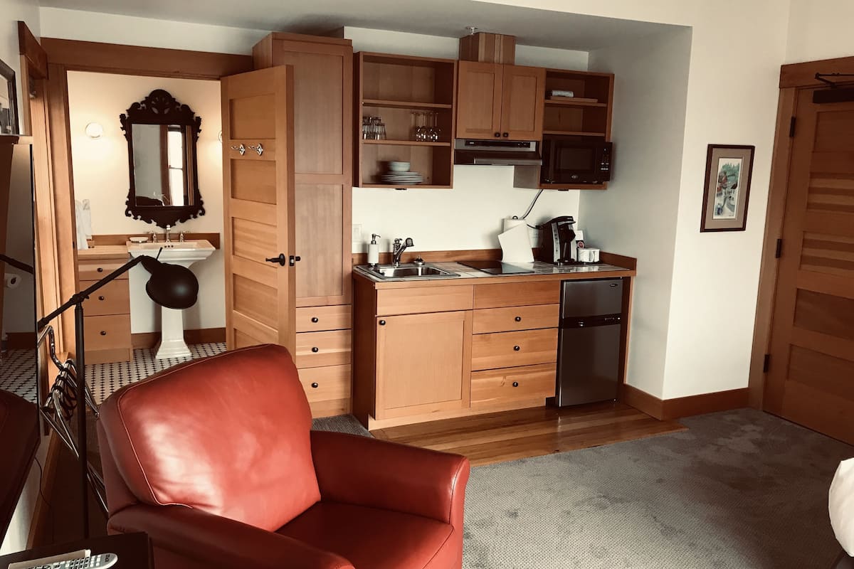 signature room | 1 bedroom, premium bedding, free wifi, bed sheets