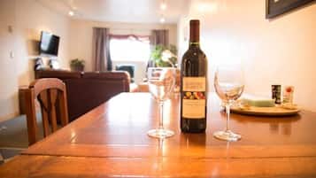 Family House | Premium bedding, free WiFi, bed sheets, alarm clocks