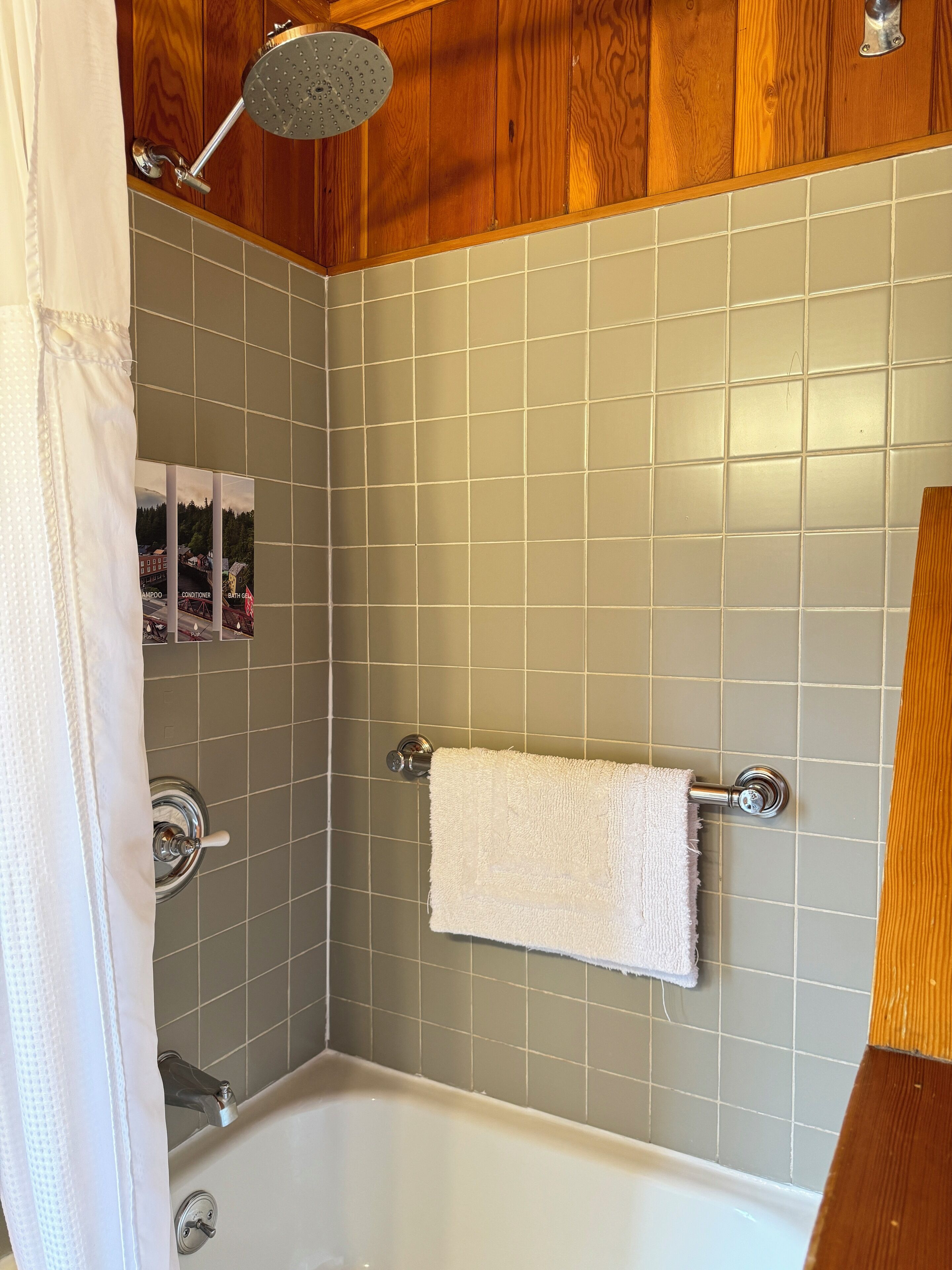 Shower kamar mandi