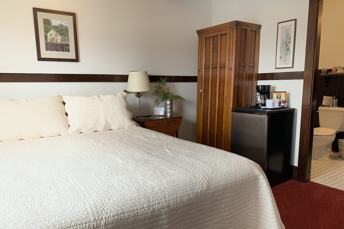 Standard Room, 1 Queen Bed
