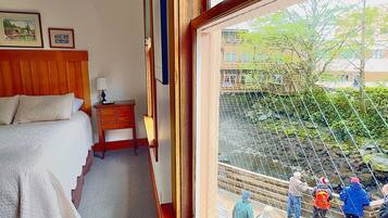 Classic Room | Water view