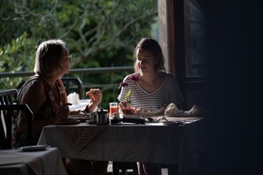 2 ristoranti; aperti a colazione, a pranzo e a cena