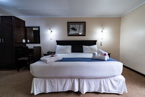 Iron/ironing board, bed sheets