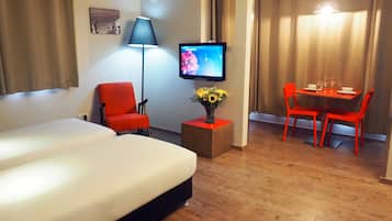 Studio | Coffres-forts dans les chambres, bureau, rideaux occultants