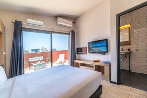 Penthouse, 1 Bedroom | In-room safe, desk, blackout drapes, iron/ironing board - Ben Yehuda Apartments (Tel Aviv)