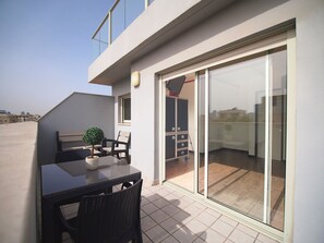 Duplex Two Bedroom Apartment with Safe Room (Mamad) | In-room safe, desk, blackout drapes, iron/ironing board - Ben Yehuda Apartments (Tel Aviv)