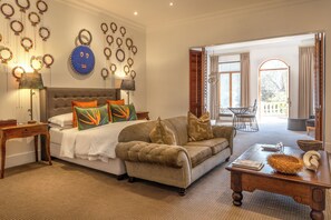 Suite – deluxe, 1 kingsize-seng | Sengetøy i egyptisk bomull, memory foam-senger og minibar