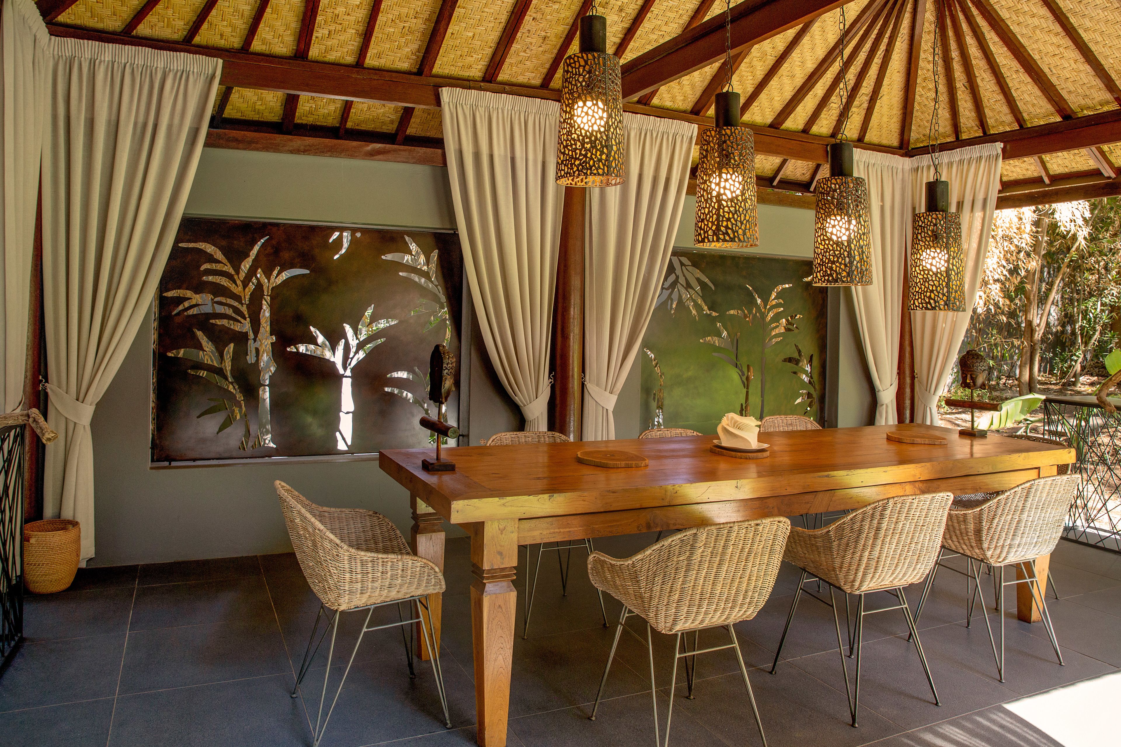 couples treatment room(s), sauna, hot tub, body treatments, hydrotherapy