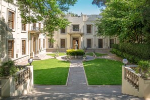 Property grounds - Fairlawns Boutique Hotel and Spa (Sandton)