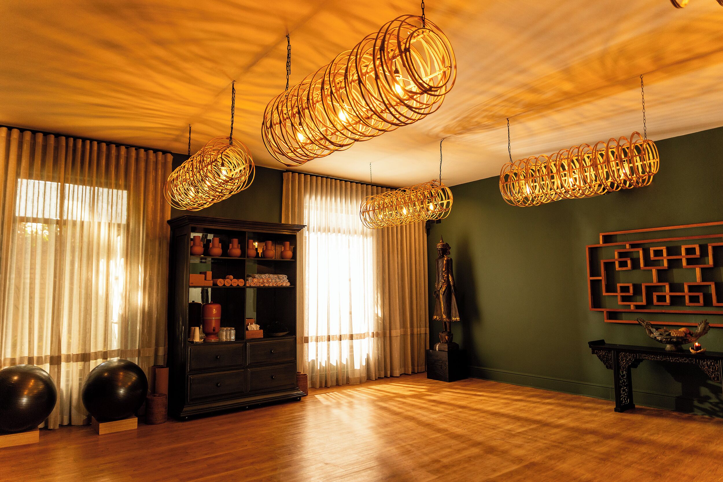 couples treatment room(s), sauna, hot tub, body treatments, hydrotherapy