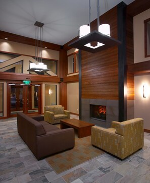 Lobby sitting area - Fraser Crossing Founders Pointe (Winter Park)