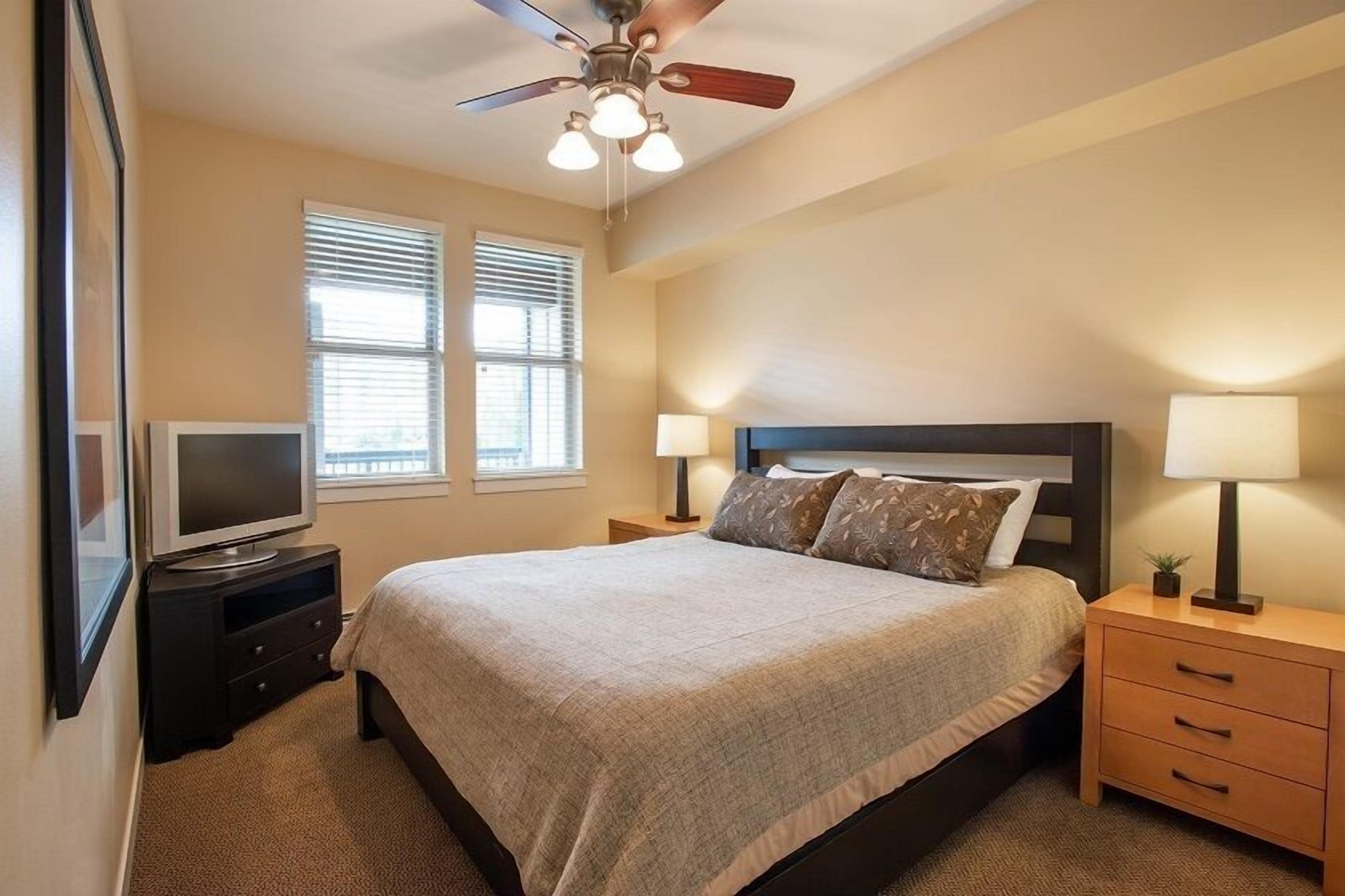 room, 1 bedroom, kitchenette (value) | premium bedding, iron/ironing board, rollaway beds, free wifi