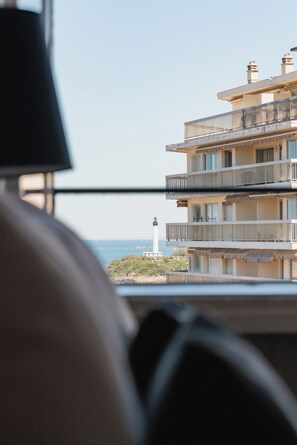 Comfort Room, 1 Queen Bed | Minibar, in-room safe, desk, soundproofing - Hotel Edouard VII (Biarritz)