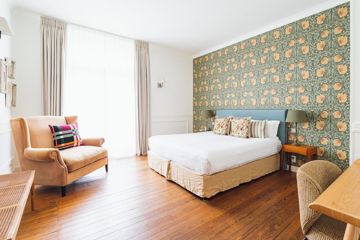 Superior Room, 1 King Bed, Balcony | Minibar, in-room safe, desk, soundproofing