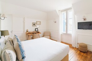 Superior Room, 1 King Bed | Minibar, in-room safe, desk, soundproofing - Hotel Edouard VII (Biarritz)