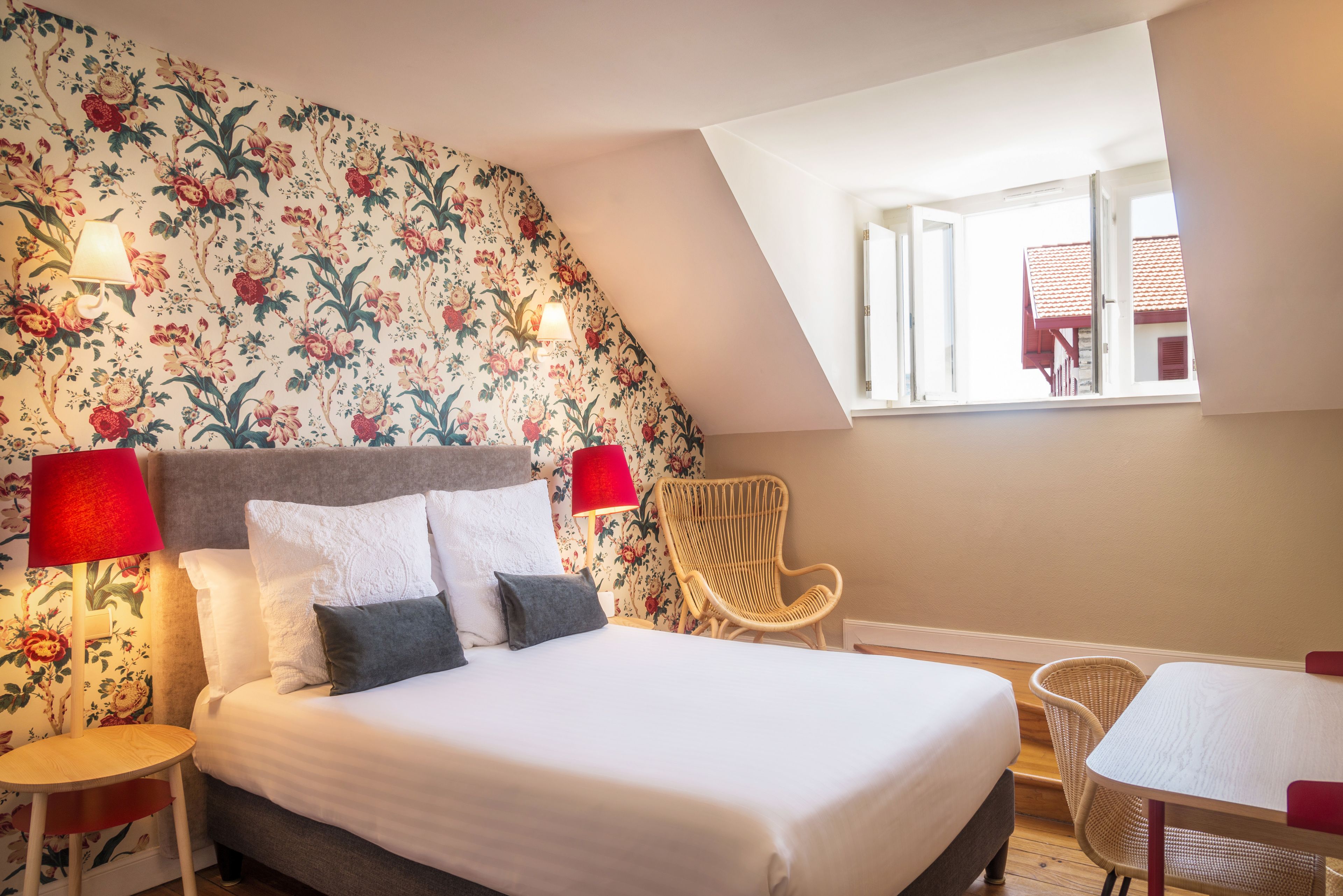 Standard Double Room | Minibar, in-room safe, desk, soundproofing