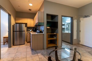 Microondas, cafetera/tetera