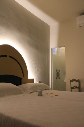 Deluxe Double Room | In-room safe, individually decorated, desk, iron/ironing board