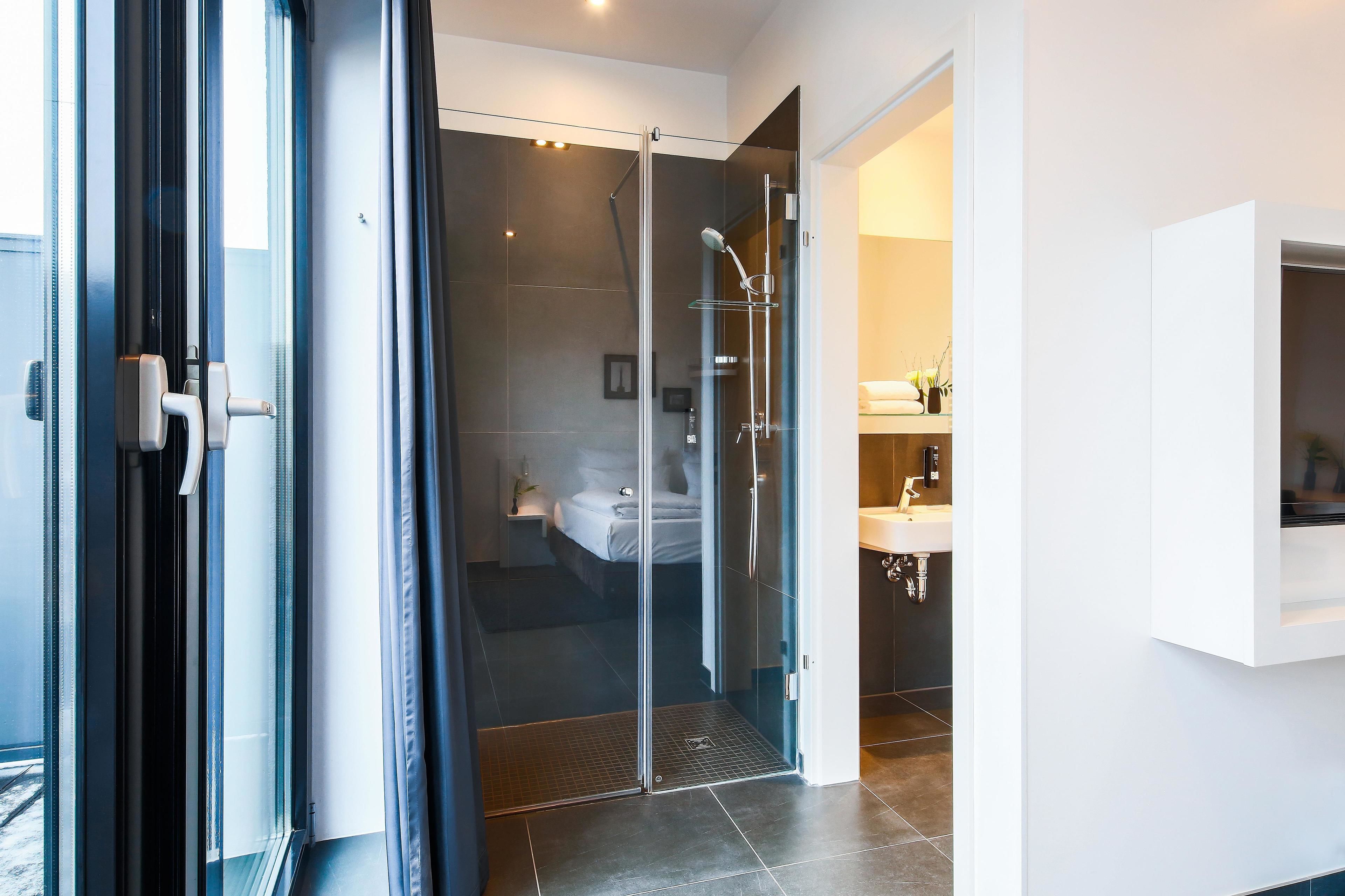 premium bedding, in-room safe, desk, laptop workspace