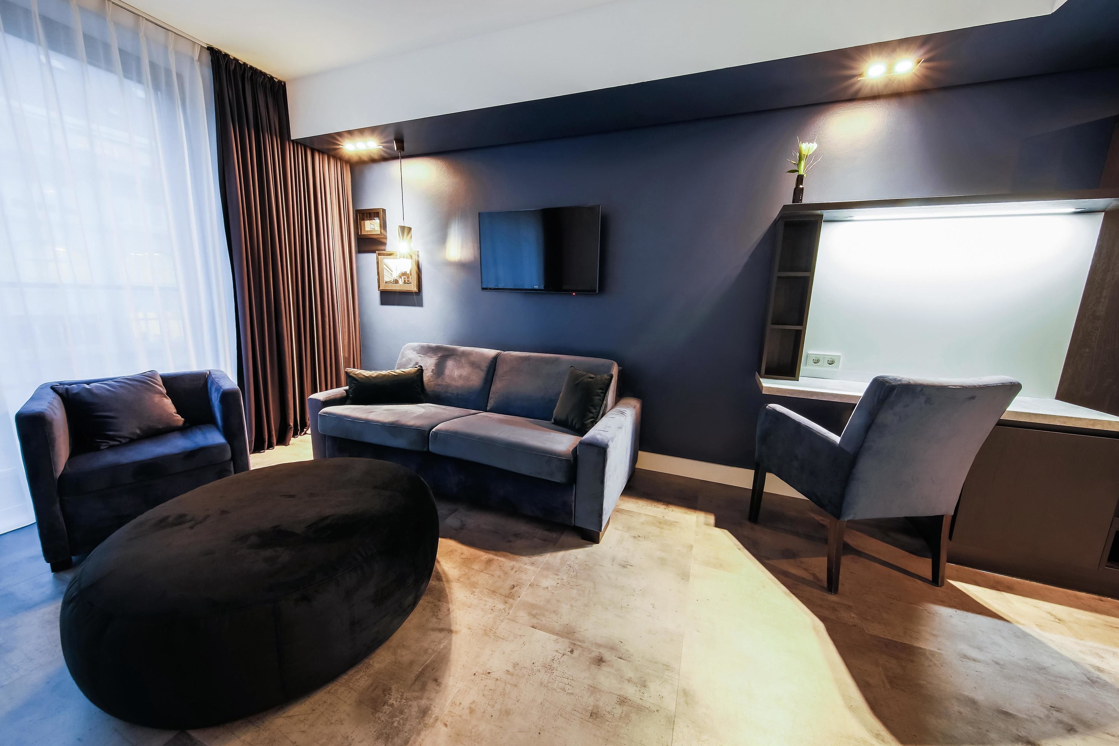 family & friends | premium bedding, in-room safe, desk, laptop workspace