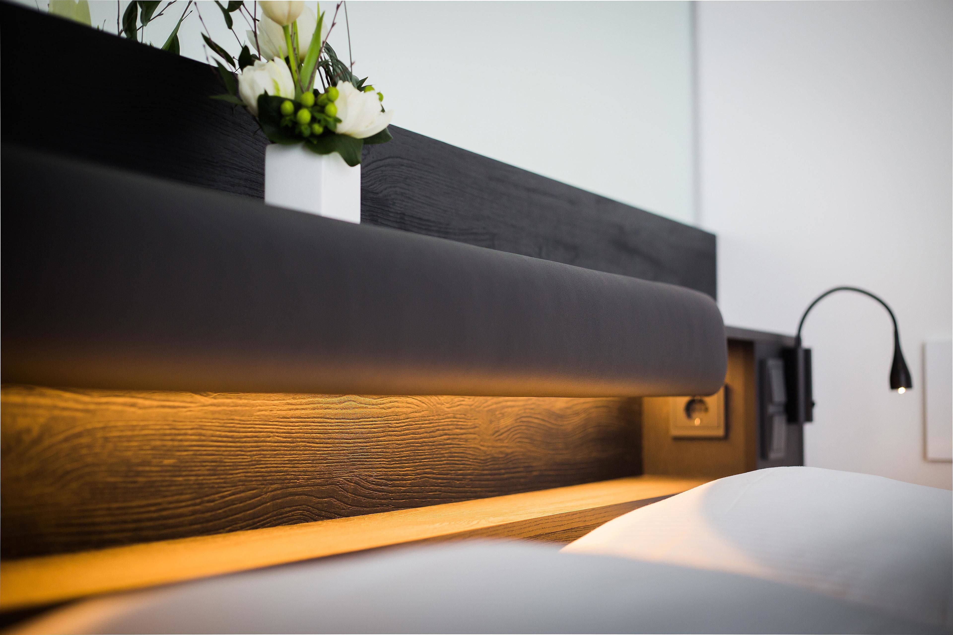 premium bedding, in-room safe, desk, laptop workspace