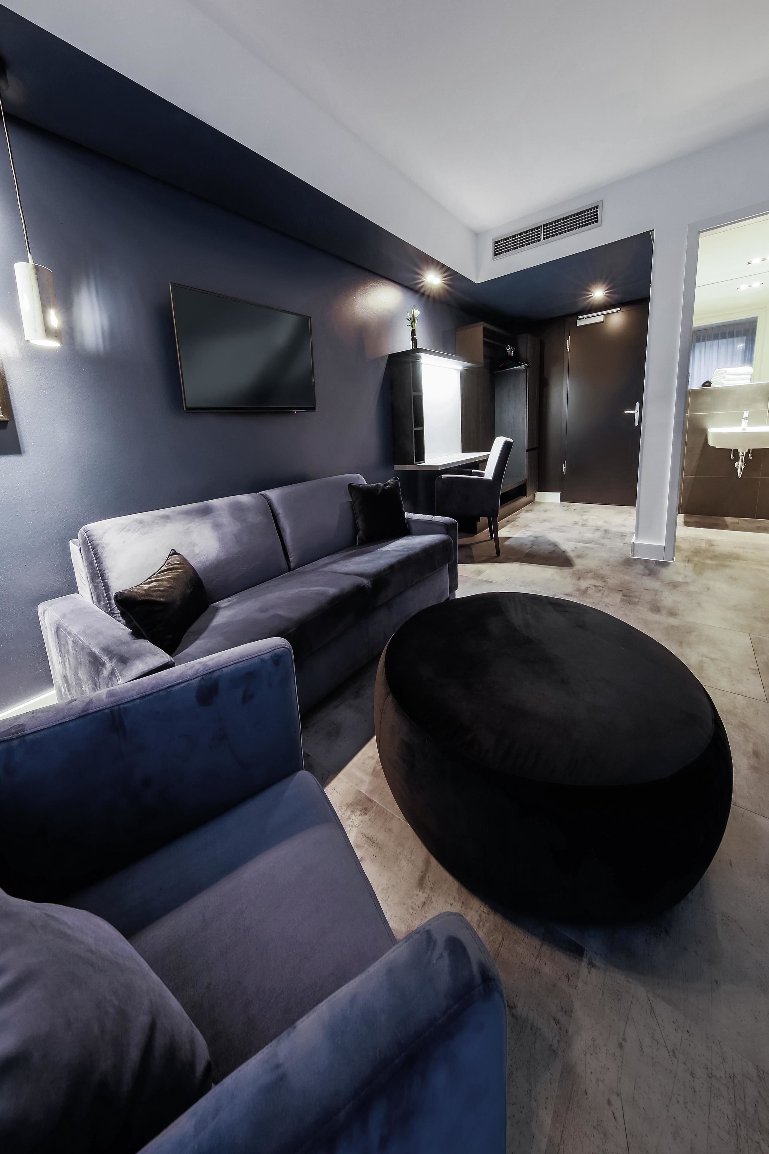 family & friends | premium bedding, in-room safe, desk, laptop workspace