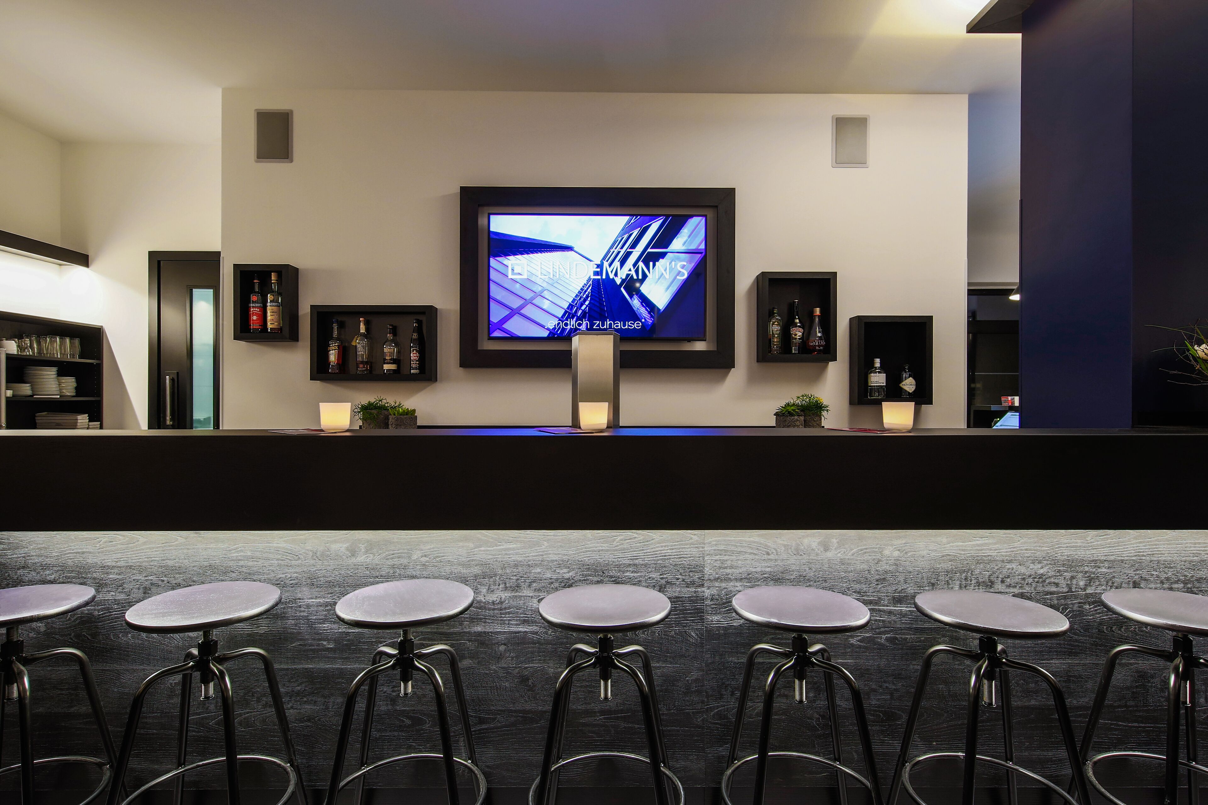 Photo - Lindemann's Hotel