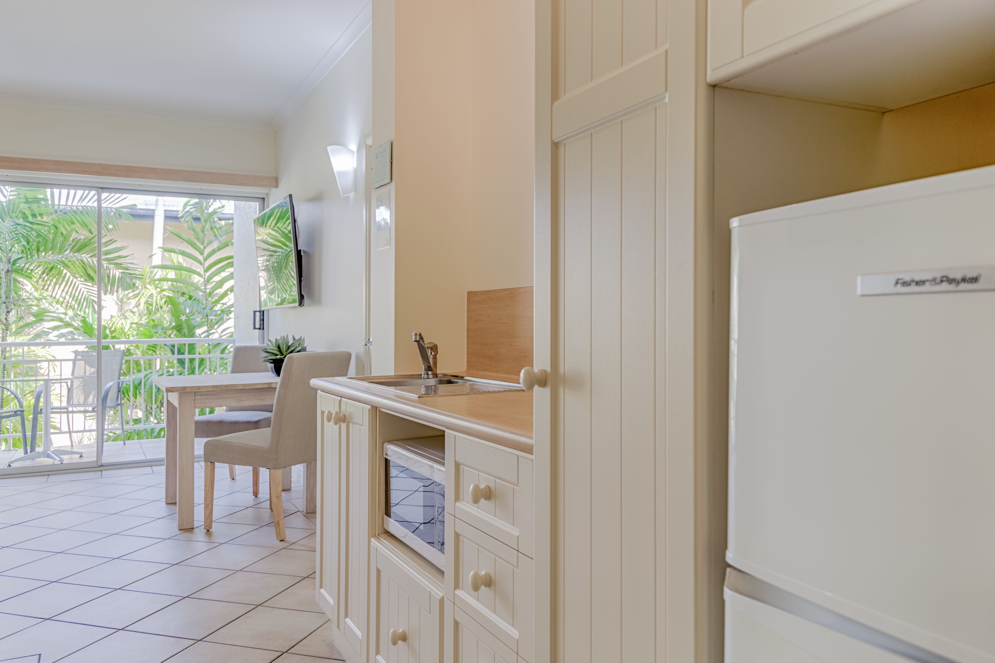 Apartamento, 2 habitaciones, habitaciones comunicadas | Cocina privada | Frigorífico grande, microondas, placa de cocina y cafetera o tetera