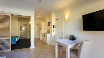1 bedroom, in-room safe, iron/ironing board, free WiFi
