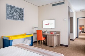 Estudi | Roba de llit hipoal·lergògena, minibar i caixa forta a l'habitació 