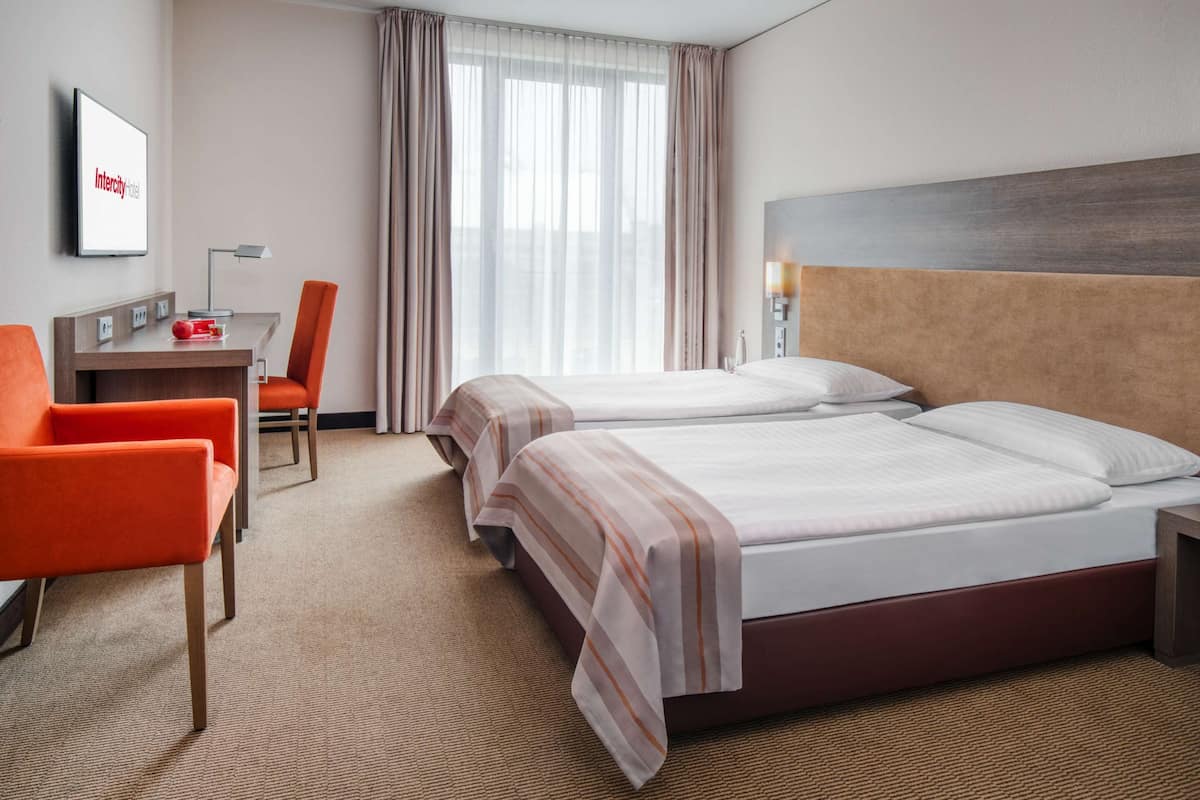 Standard Twin Room | Hypo-allergenic bedding, minibar, in-room safe, desk