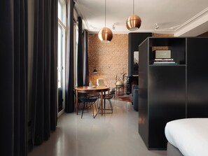 Loft, edificio separato | Area soggiorno | TV a schermo piatto