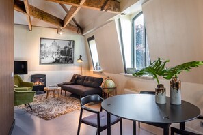 In-room safe, free WiFi, bed sheets - Hotel V Frederiksplein (Amsterdam)