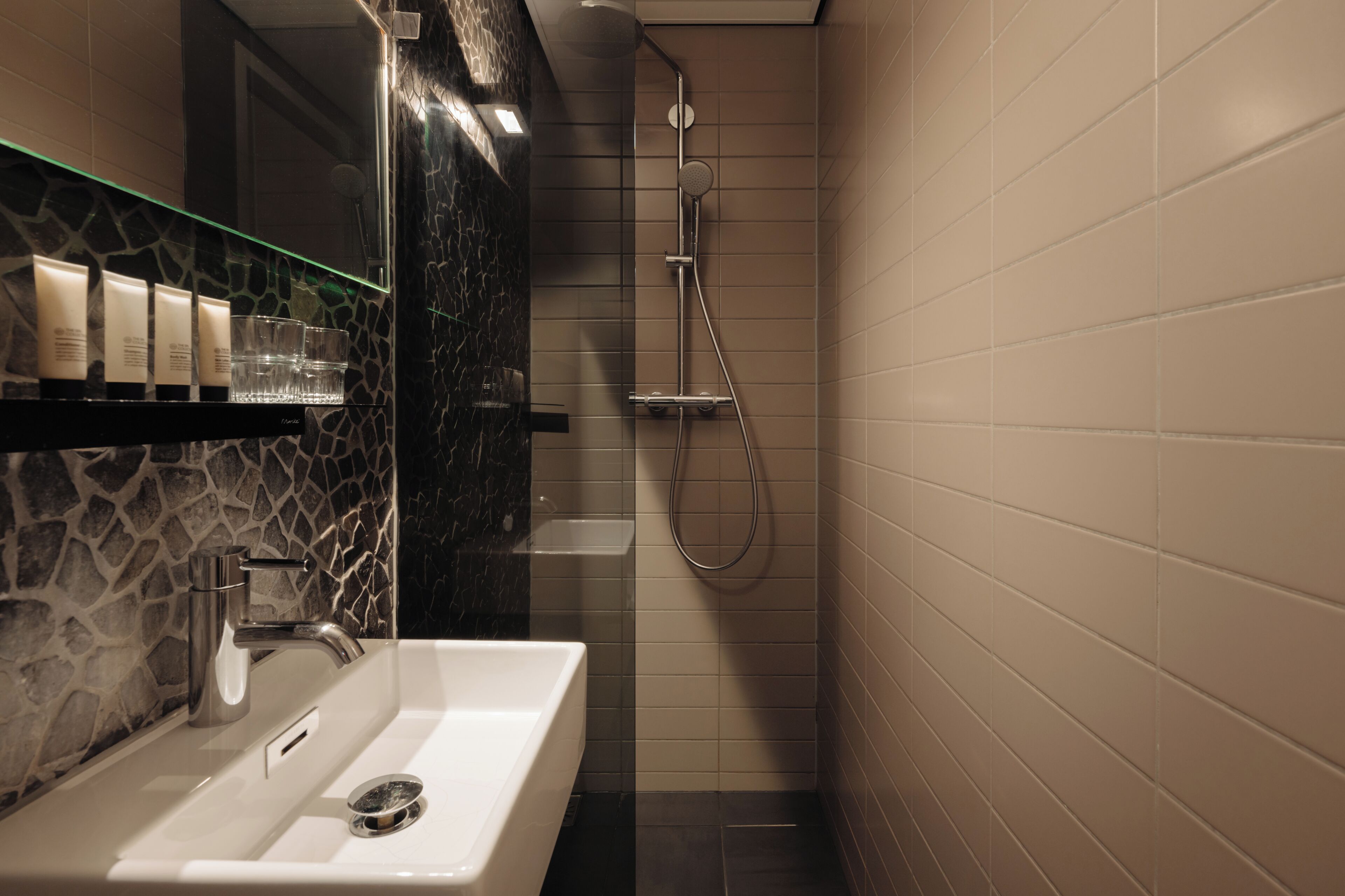 large double room | bathroom | shower, free toiletries, towels