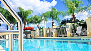 Outdoor pool - Holiday Inn Express Stuart by IHG (Stuart)