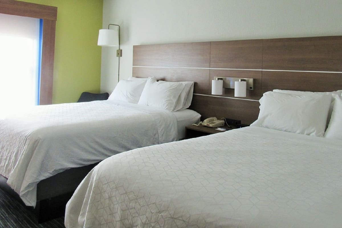 Hypo-allergenic bedding, pillowtop beds, in-room safe, desk