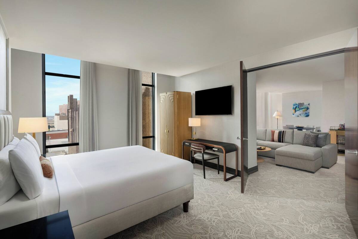 Executive Suite, 1 King Bed with Sofa bed | Premium bedding, minibar, in-room safe, desk