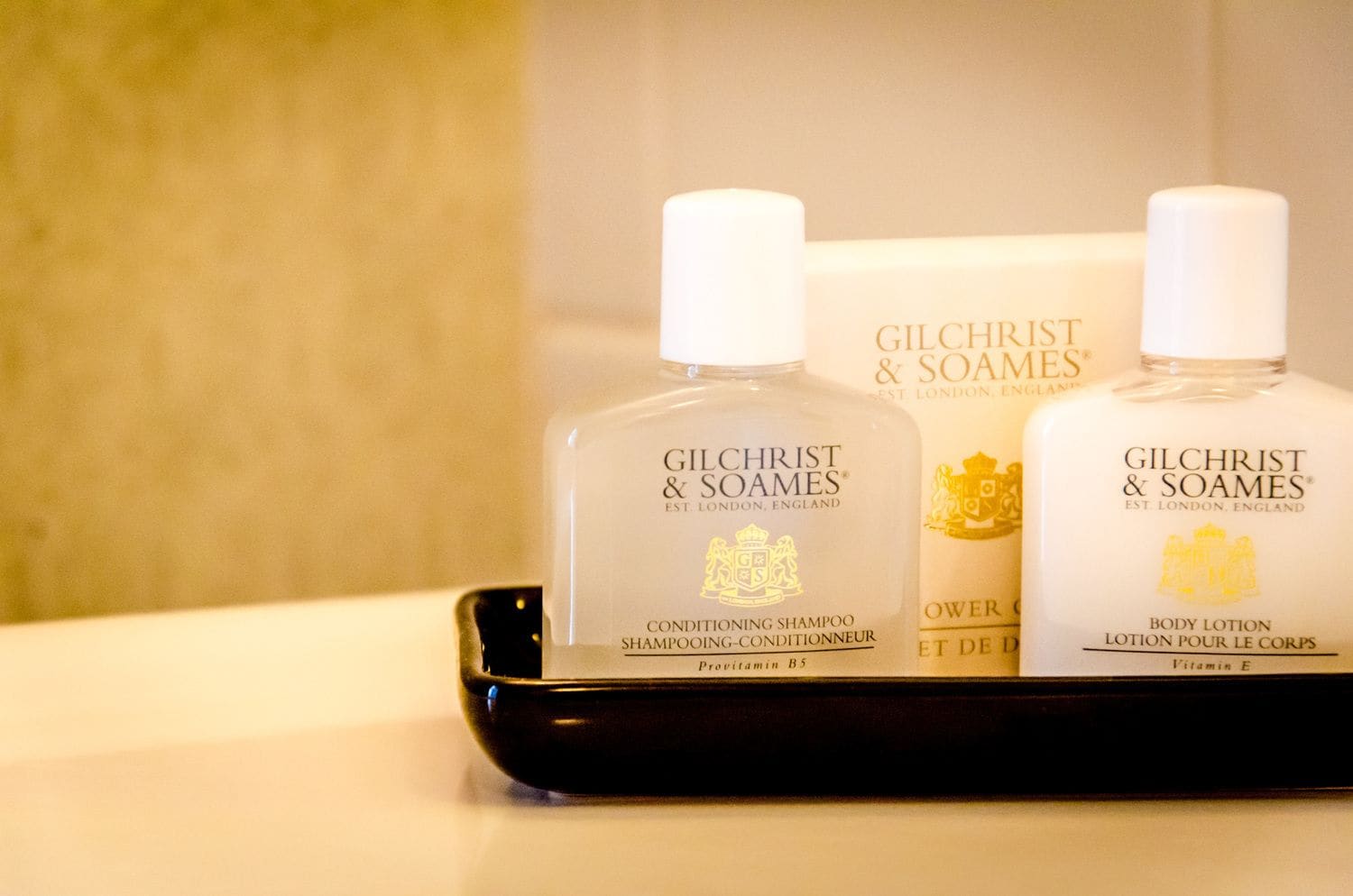 combined shower/bathtub, free toiletries, hair dryer, towels