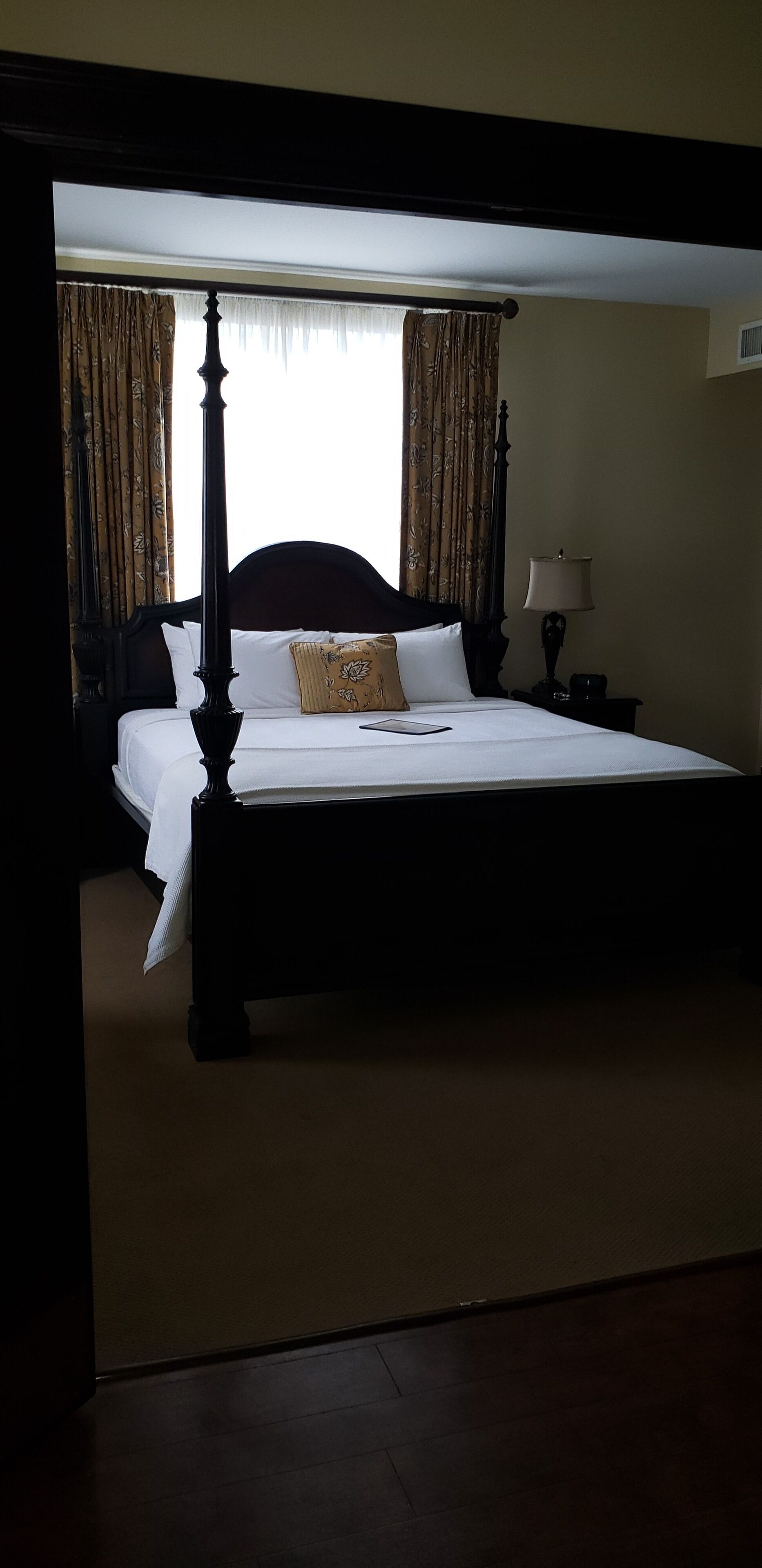 egyptian cotton sheets, premium bedding, pillow-top beds, desk