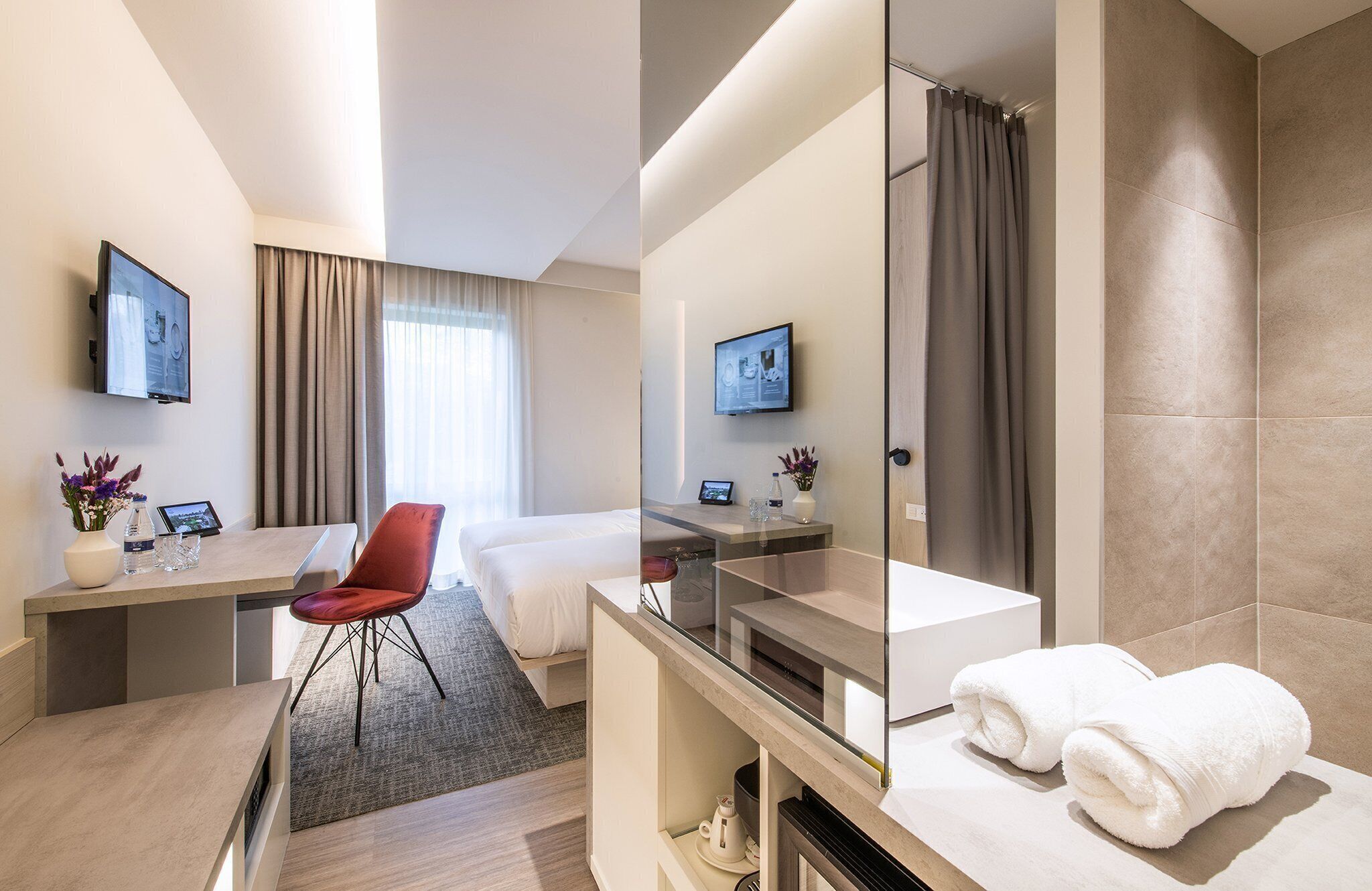 Ropa de cama hipoalergénica y minibar 