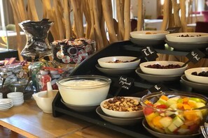 Dagelijks ontbijtbuffet (EUR 22 per persoon)