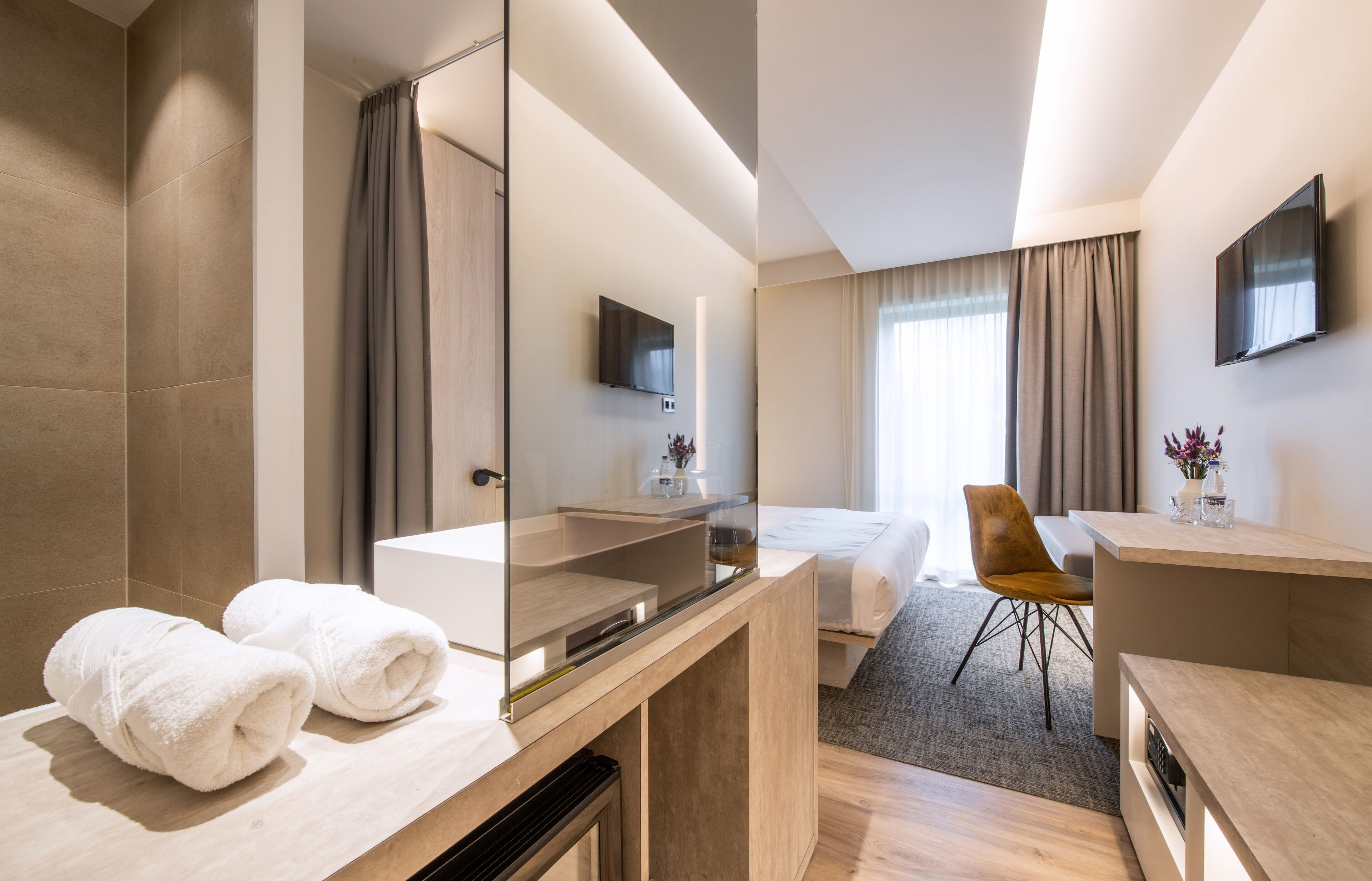 Ropa de cama hipoalergénica y minibar 